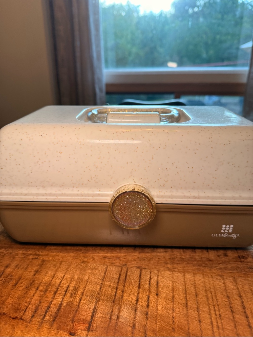 Caboodles Cream and Beige with Gold Glitter Knob
